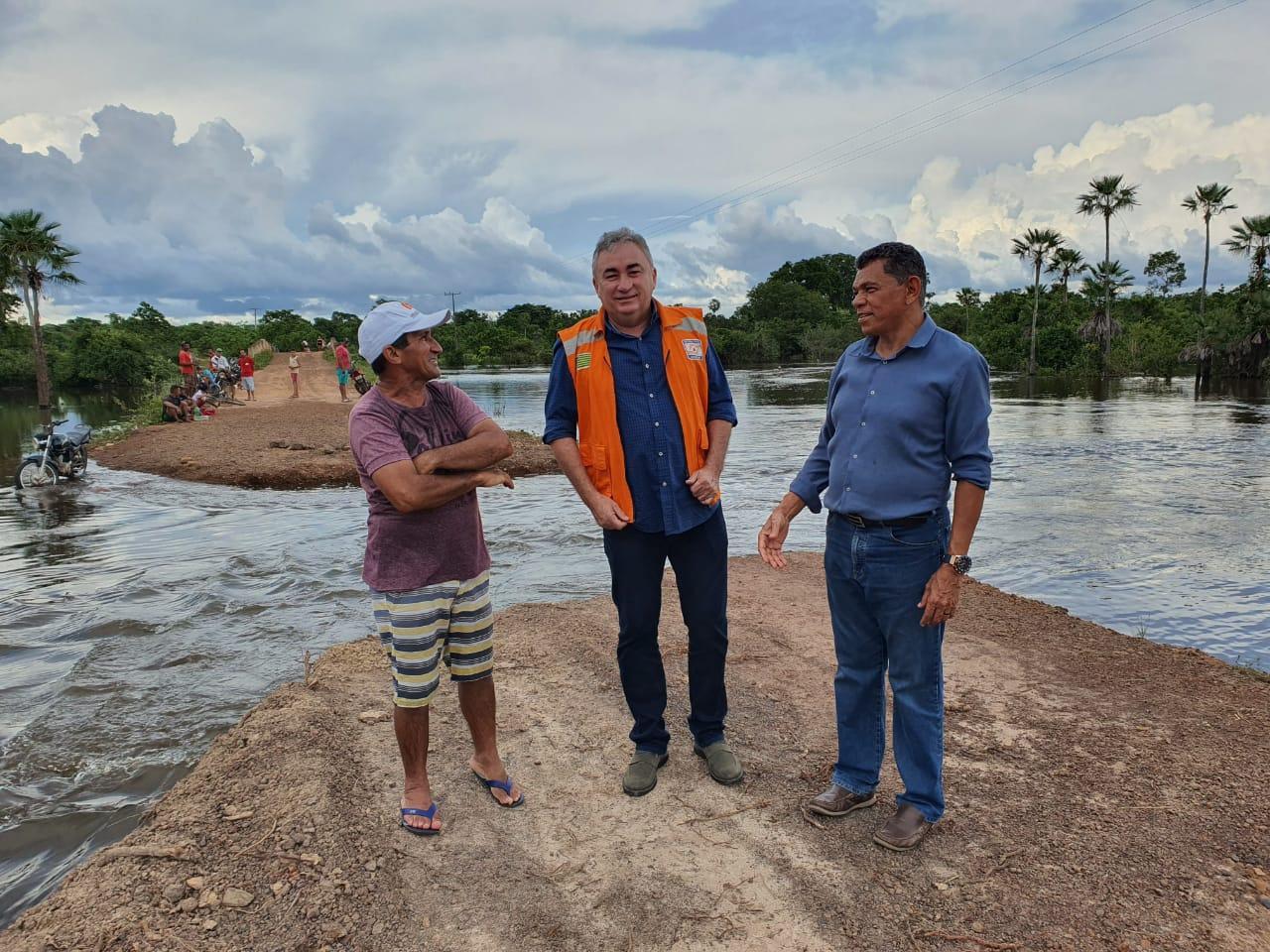 Visita a área alagada