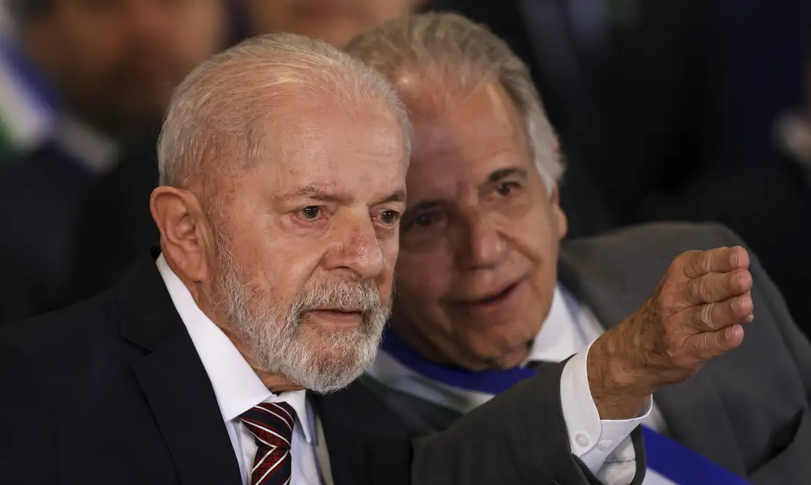 Lula e o ministro da Defesa, José Múcio