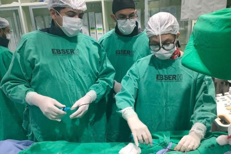 O Hospital Universitário da Universidade Federal do Piauí realiza o implante do marca-passo considerado o menor do mundo