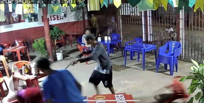 Os criminosos estavam armados com espingardas