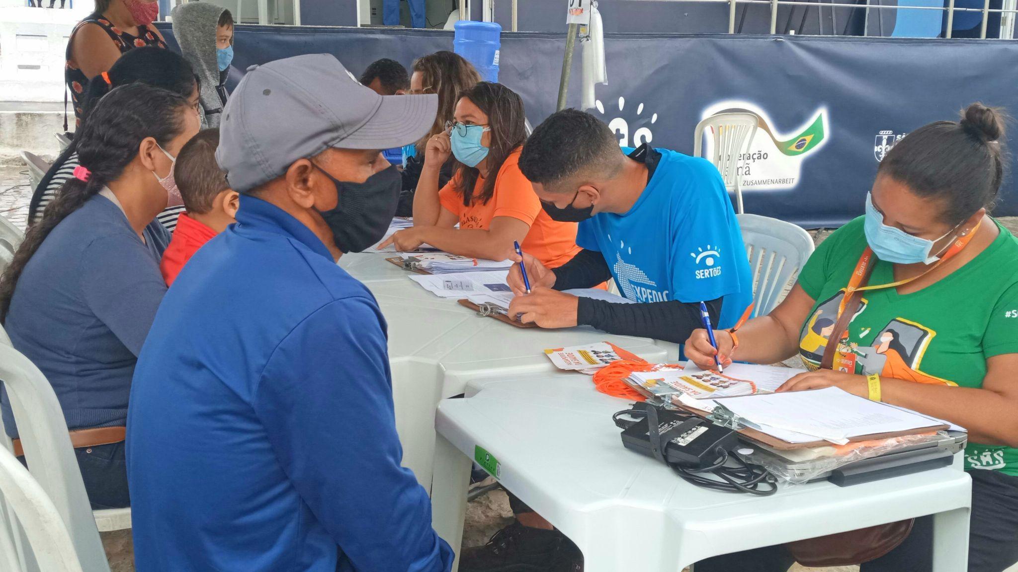 Triagem de pacientes durante as Expedições nos Sertões, da SAS Brasil, em Bananeiras (PB)