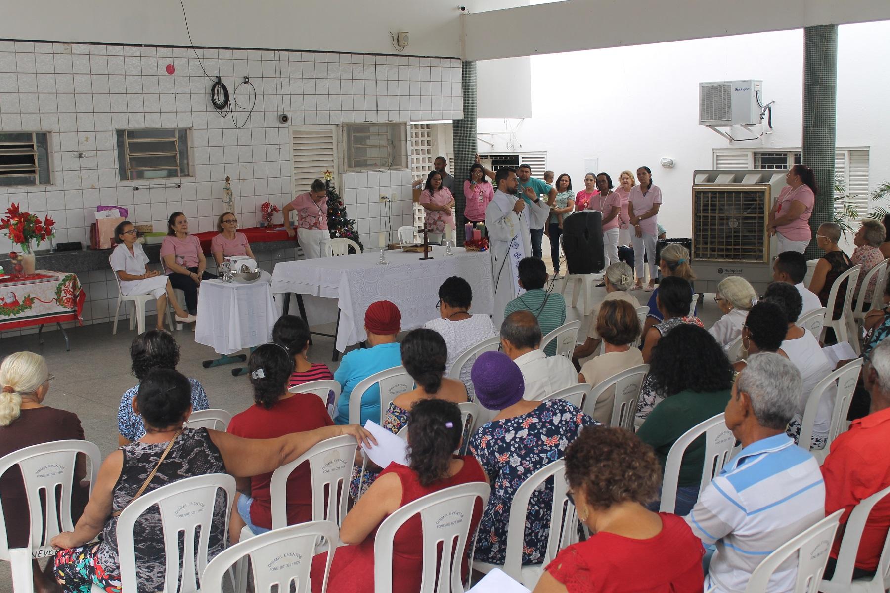 CLIMA DE NATAL:  doações aconteceram na Casa de Apoio à Criança com Câncer – Lar de Maria