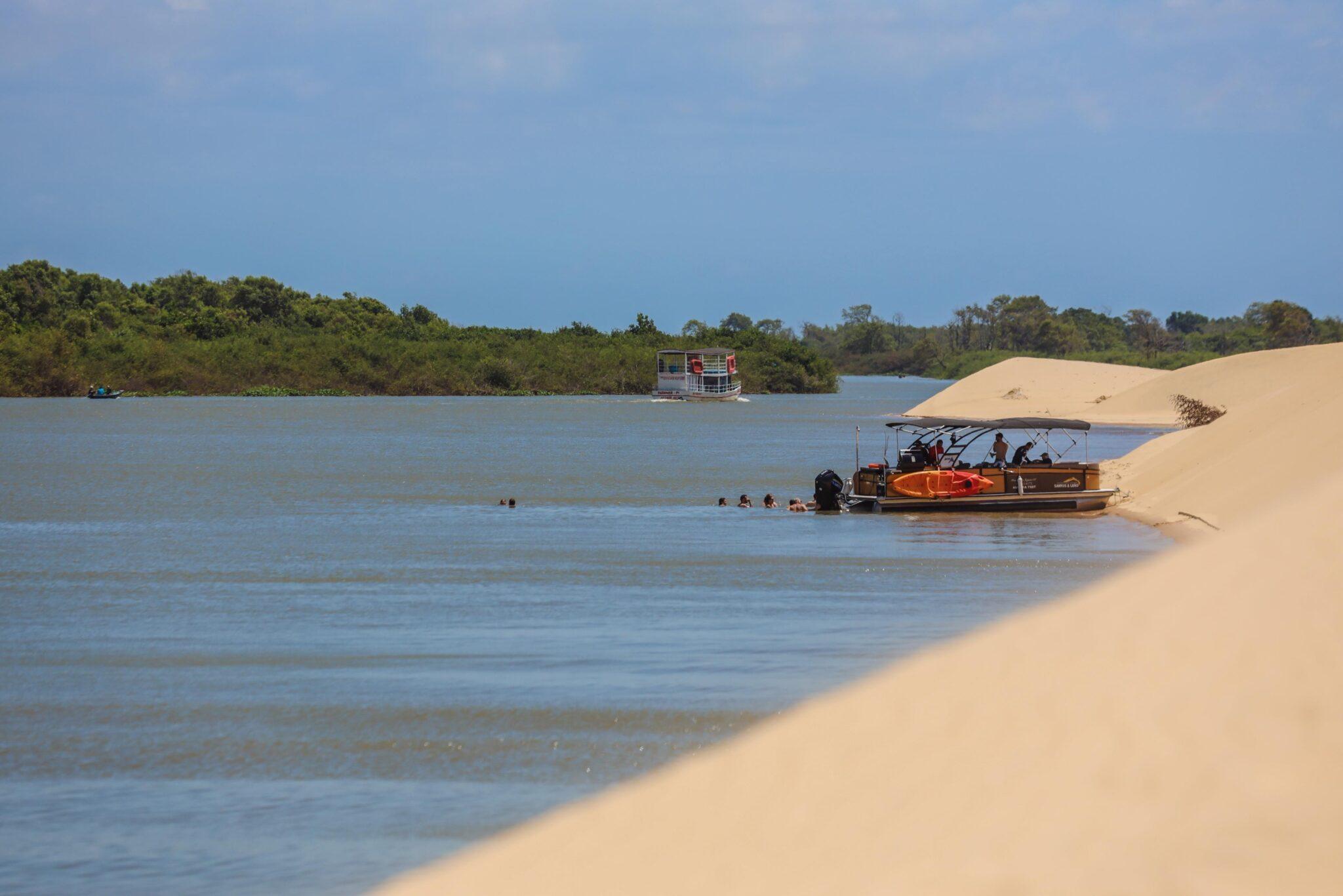 O Delta do Parnaíba atrai grande número de turistas por ser o terceiro maior delta oceânico do mundo