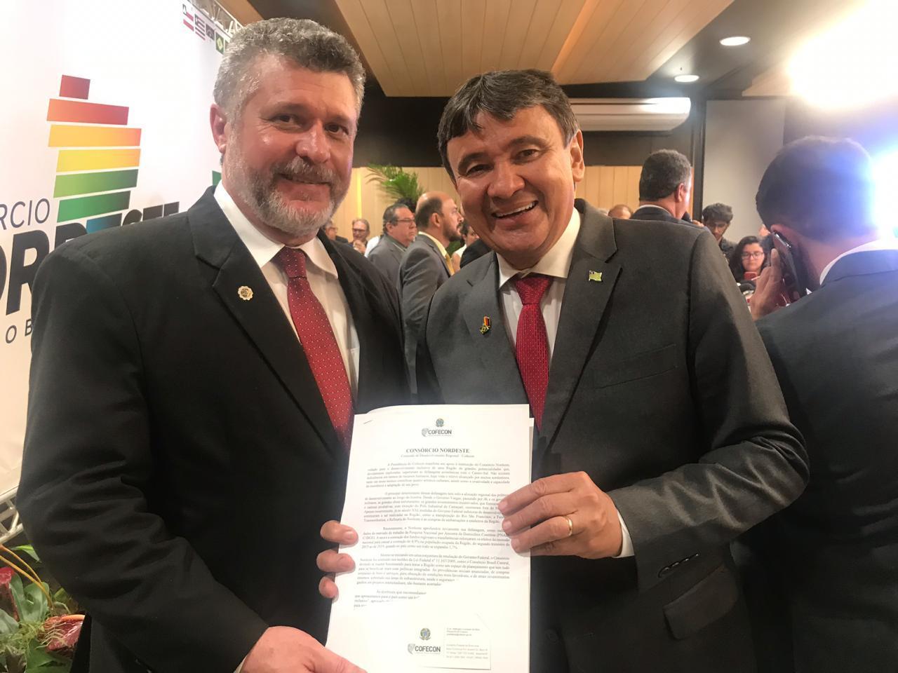 Presidente da Cofecon Wellington Leonardo e o governador Welligton Dias