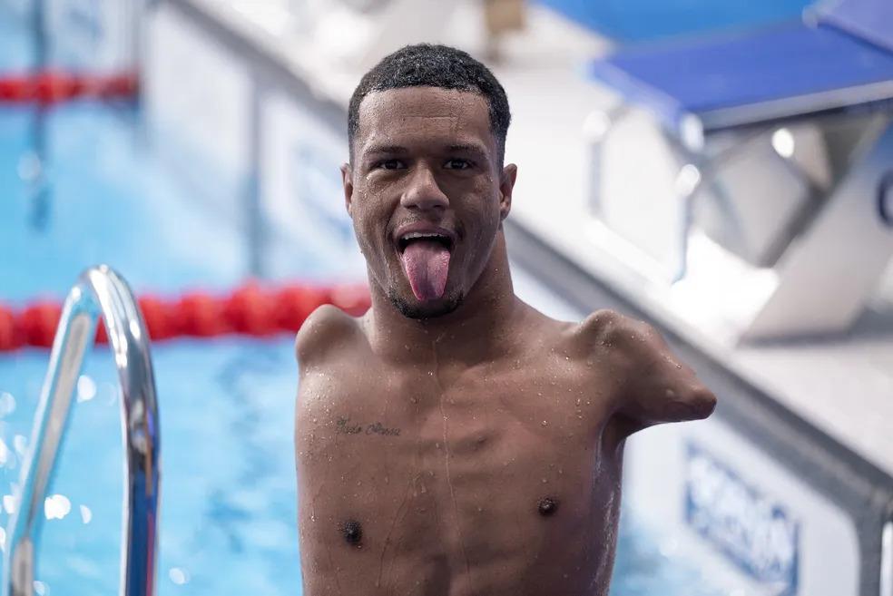 Gabriel Araújo, o Gabrielzinho, vibra com o seu primeiro ouro em Santiago