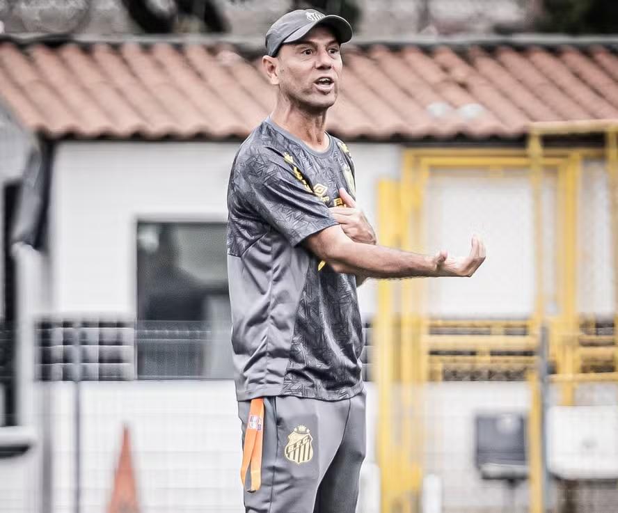 Kleiton Lima pede desligamento do Santos
