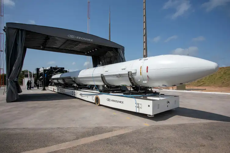 Foguete de 20 toneladas levará satélites para a órbita baixa da Terra