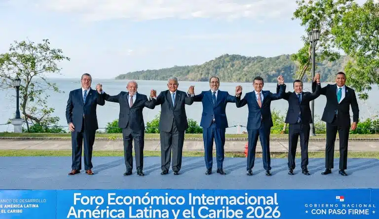 Lula e presidentes na foto oficial do Fórum Econômico Internacional da América Latina