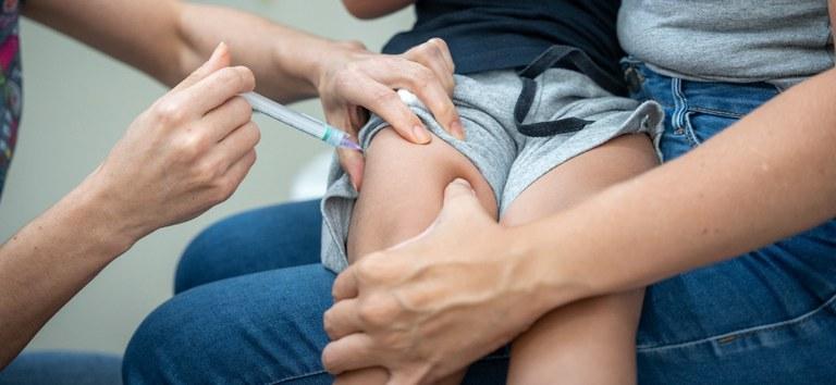 Conqueluche pode ser prevenida pela vacina DTP, que também imuniza contra outras doenças
