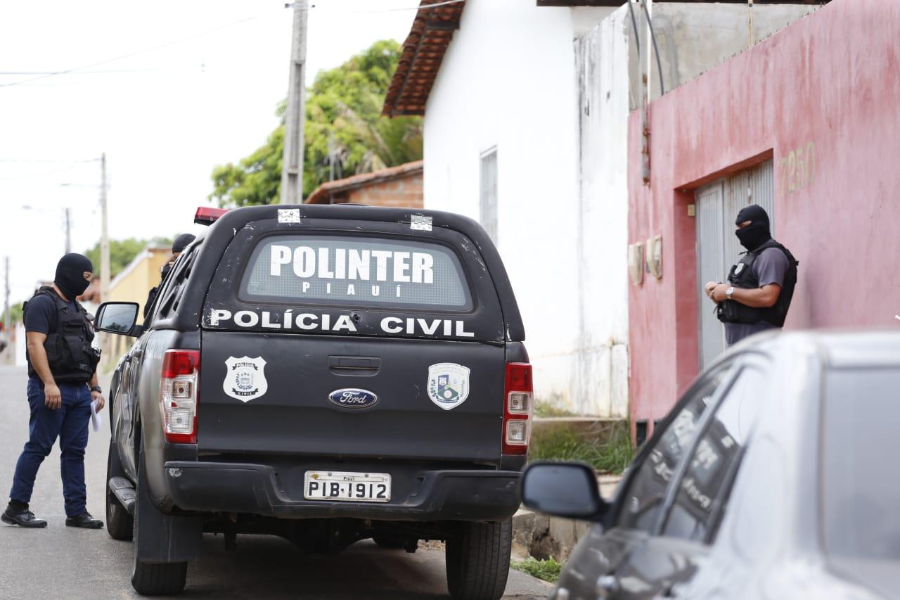 Operação cumpre mandados contra suspeitos de roubar veículos no Piauí