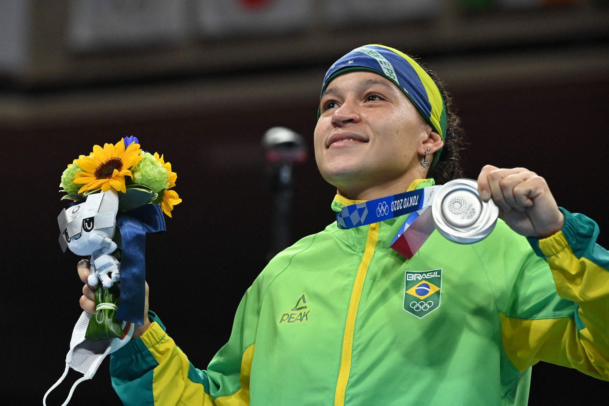 Beatriz Ferreira fica com a medalha de prata