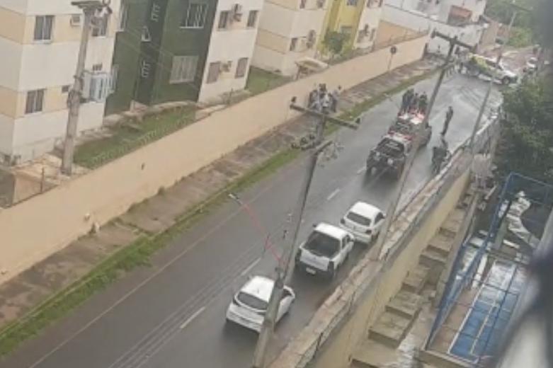 Polícia no local onde ocorreu o crime