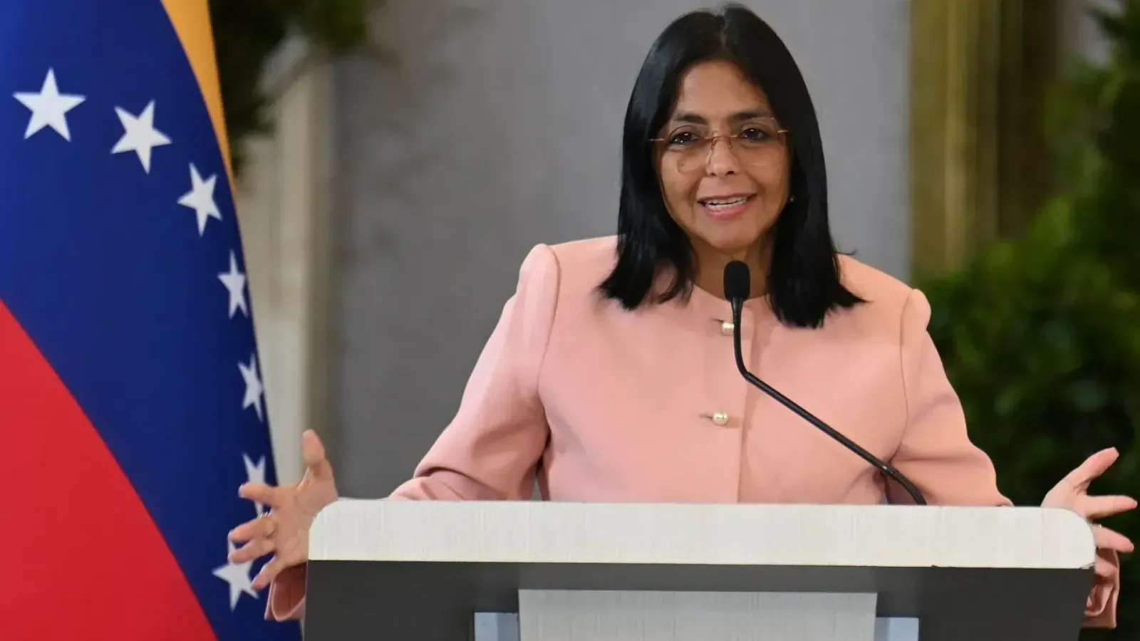Delcy Rodríguez em cerimônia oficial