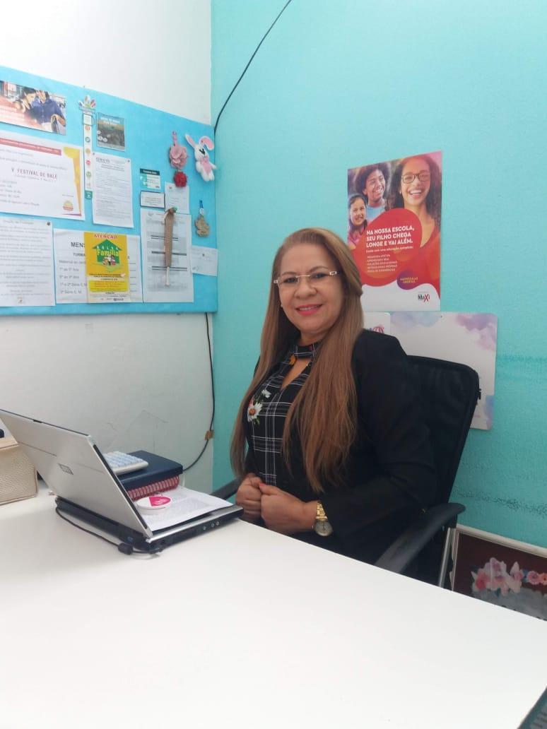 Diretora da Cooperativa Educacional CET, Rosilda Castelo Branco