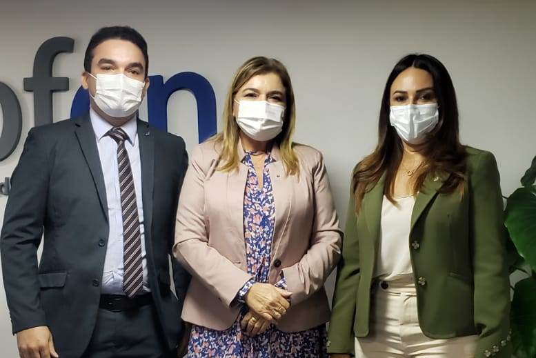 Rejane Días articula piso de enfermeiros