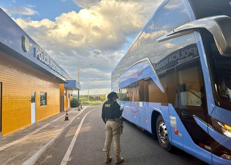 A PRF foi acionada e prendeu a mulher em flagrante