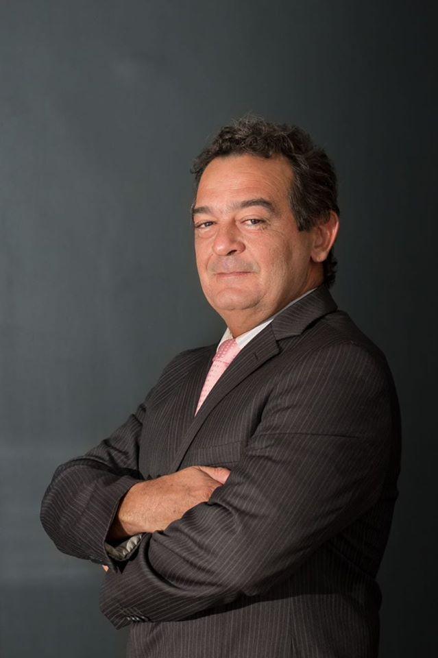 O advogado Helbert Maciel se movimenta para lançamento do livro Porenquanto