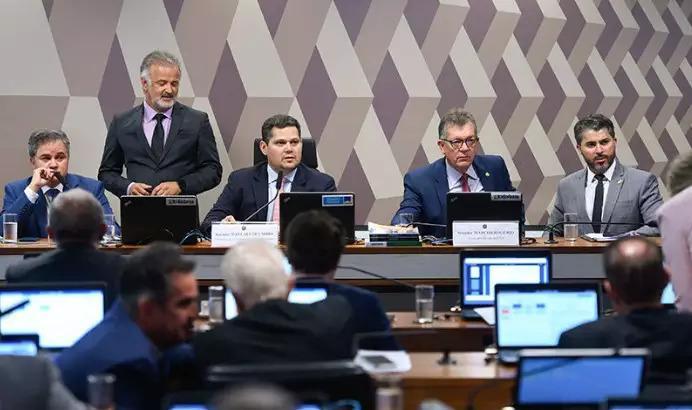 CCJ do Senado aprova PEC que criminaliza porte e posse de drogas