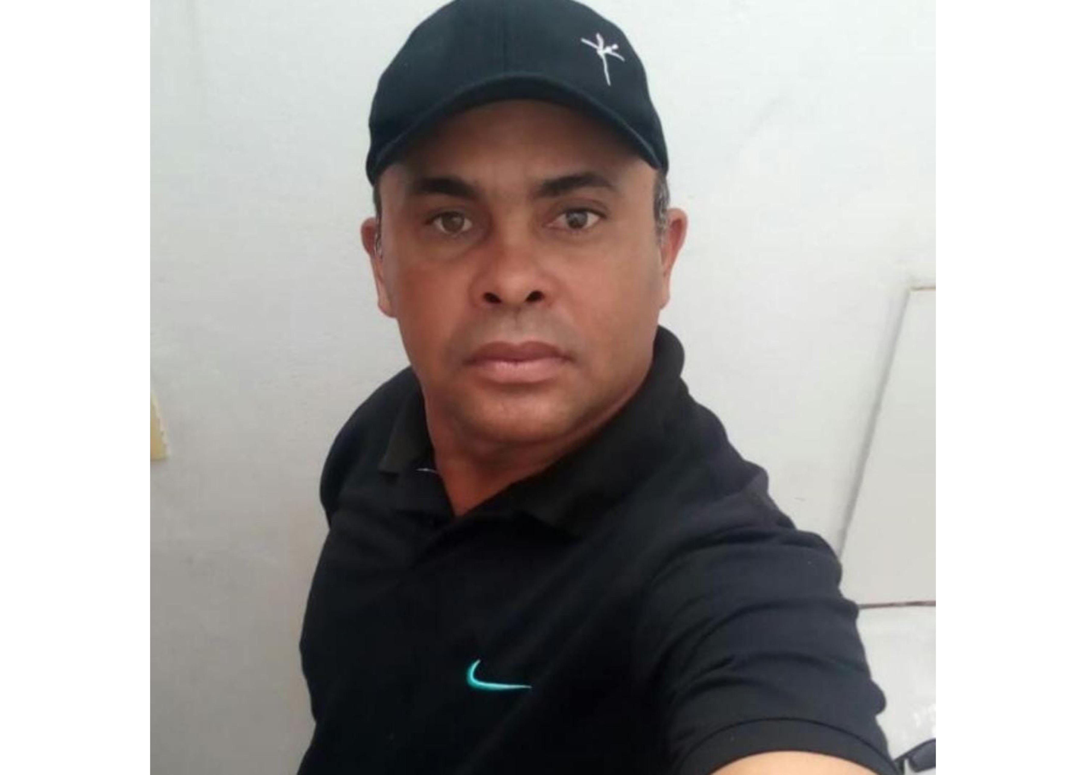 Adoilson foi morto a tiros na porta de casa
