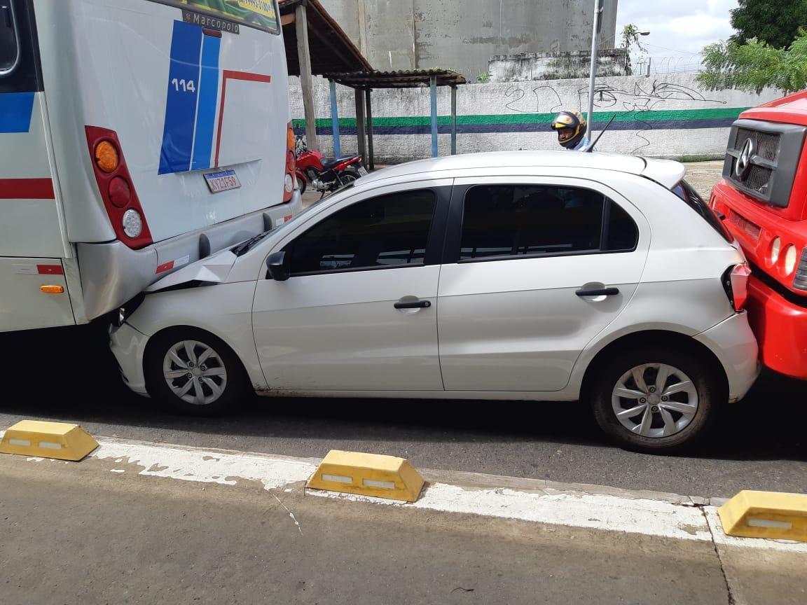 Engavetamento entre quatro deixa trânsito lento em Teresina