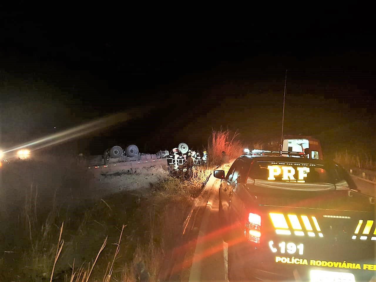Passageiro de caminhão morre na BR-343