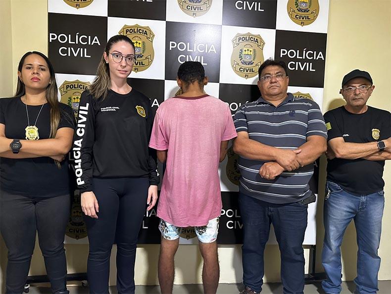 A delegada de Nazária, Eliene Morgado, juntamente com o suspeito do crime
