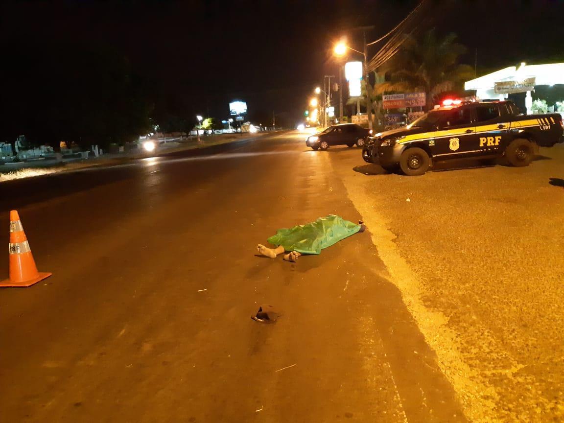 Morador de rua morre atropelado na BR-343