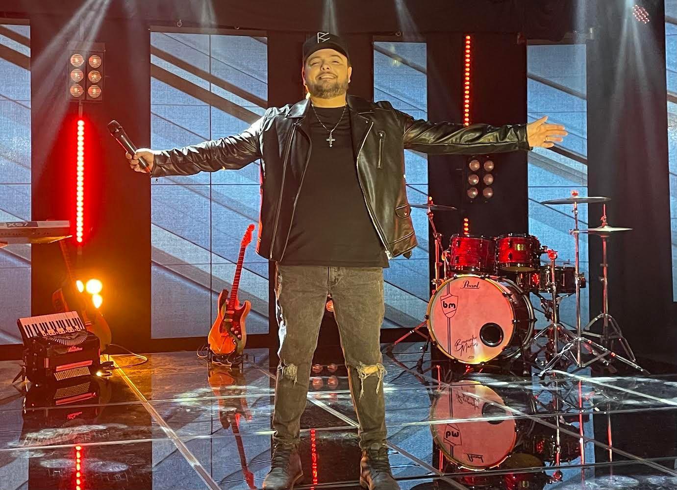Luis Mauro trocou o quartel pelos palcos