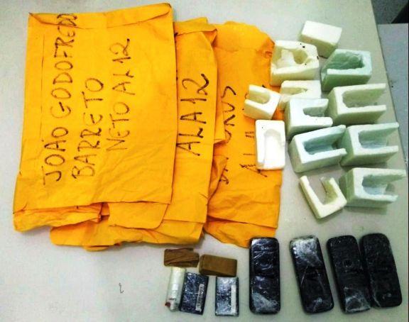 Mulher é flagrada tentando entrar com celulares e maconha no presídio de Parnaíba