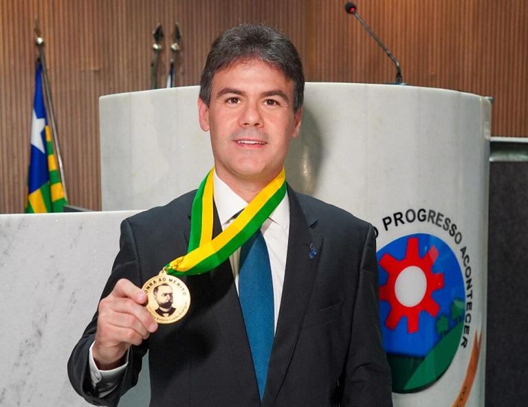 Severo Eulálio é homenageado com a Medalha Coelho Rodrigues na Câmara Muncipal de Picos
