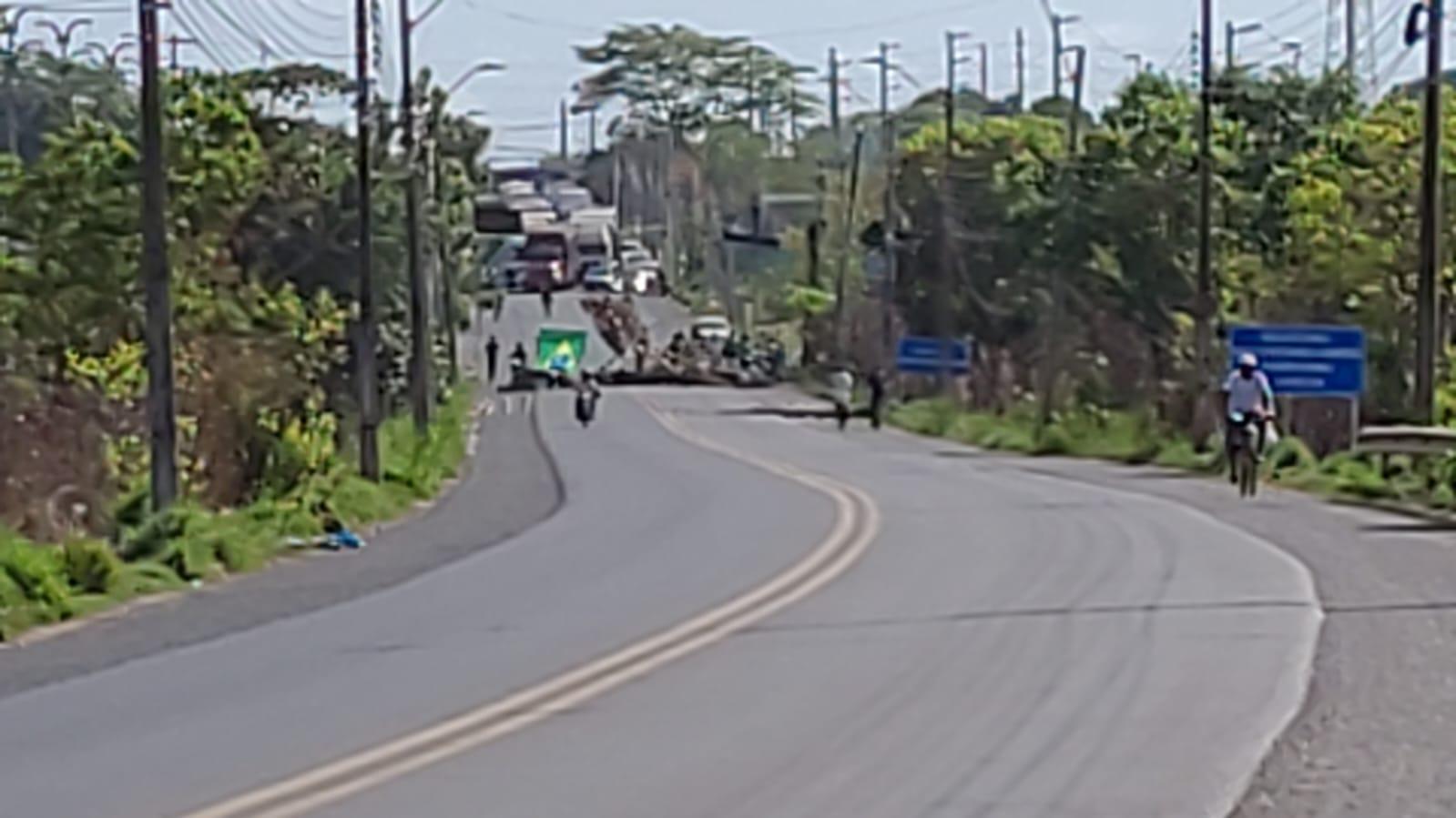 Manifestantes bloqueiam BR 316 em Teresina