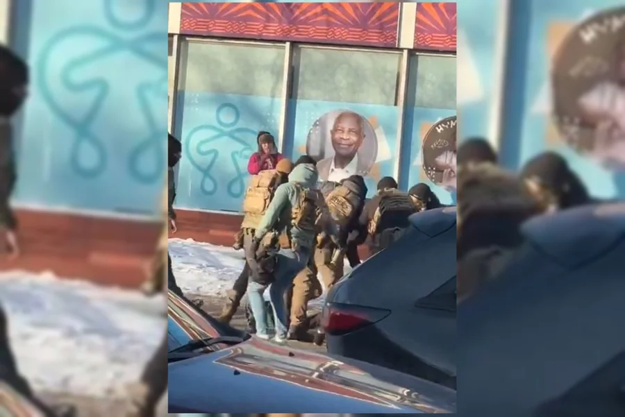 Imagens mostram abordagem do ICE ao matar homem nos EUA