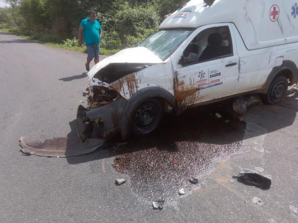 Grave acidente entre duas ambulâncias