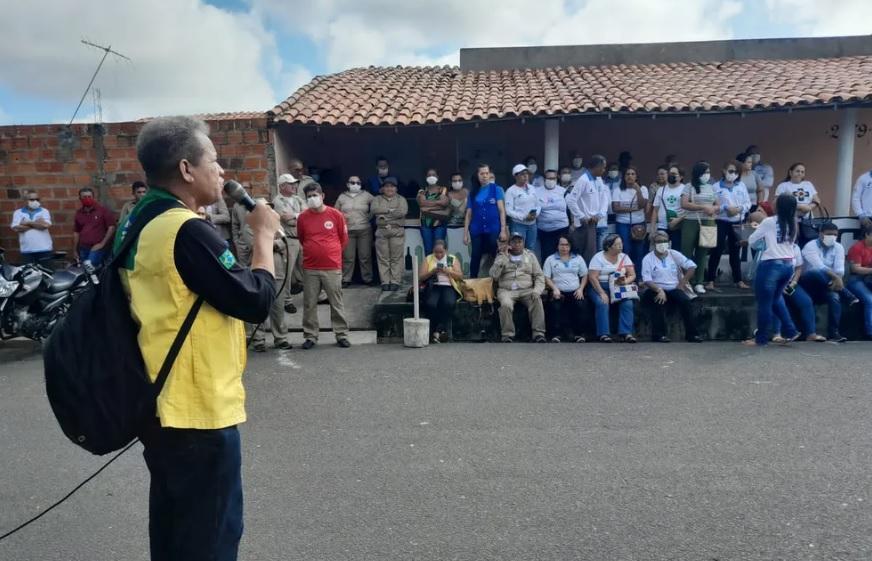 Os manifestantes se reuniram na sede da Fundação Municipal de Saúde (FMS)