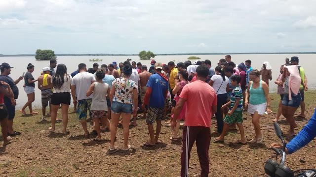 O adolescente caiu em um buraco e se afogou