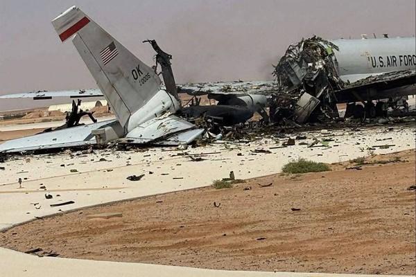 Aeronave E-3 Sentry da Força Aérea dos EUA aparece danificada na Base Aérea Príncipe Sultan, na Arábia Saudita