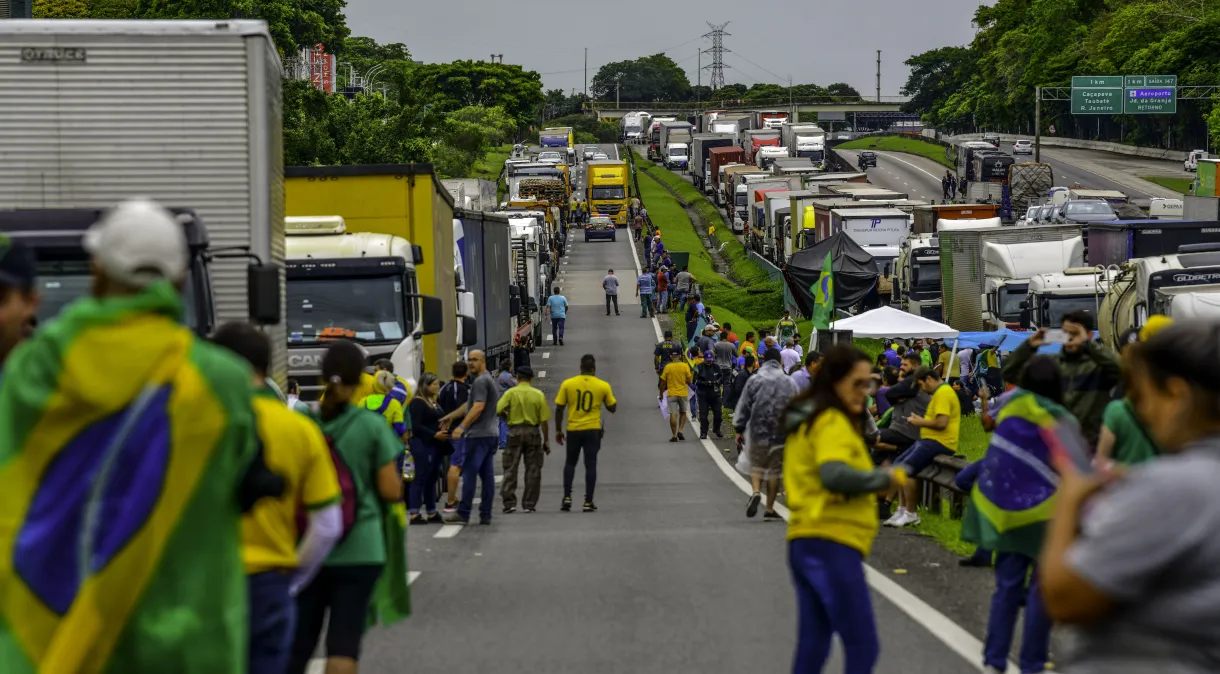 Manifestantes fazem bloqueio em rodovia após derrota de Bolsonaro nas eleições