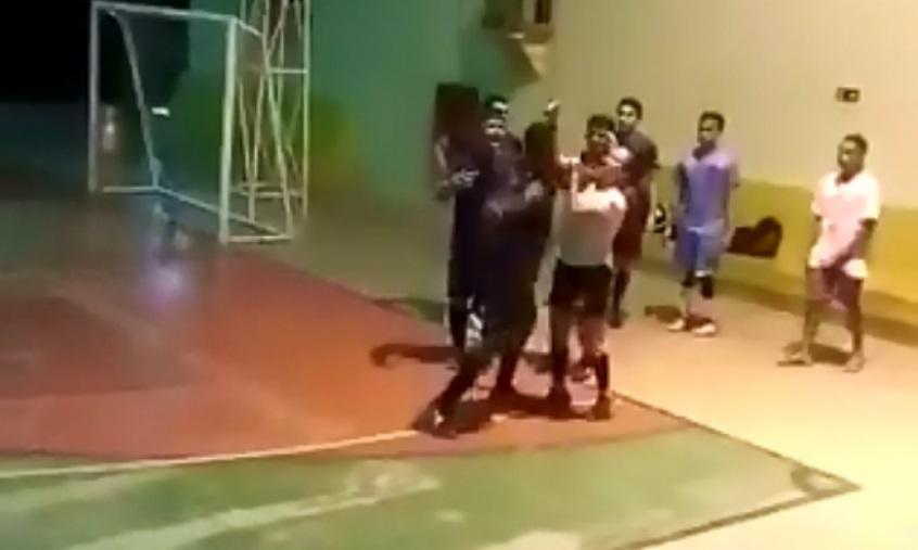 A árbitra levou vários socos do estudante