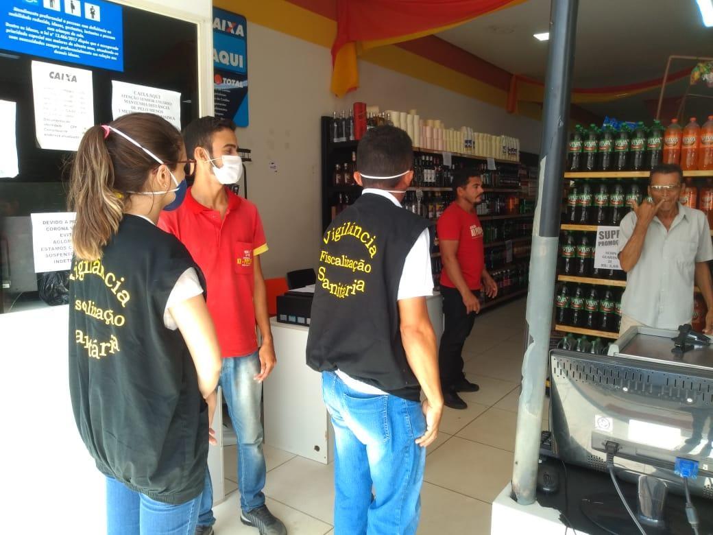 Agentes em visita