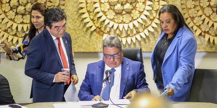 Comissão de Constituição e Justiça durante aprovação de audiência para debater a reforma da previdência estadual