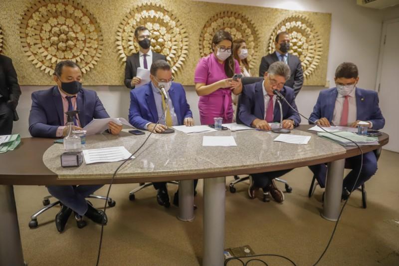 Reunião define a regularização dos imóveis