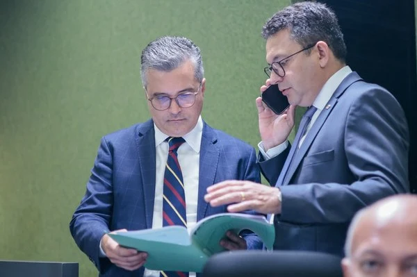 Deputados aprovam mudanças na Previdência e projetos do TCE e da Defensoria