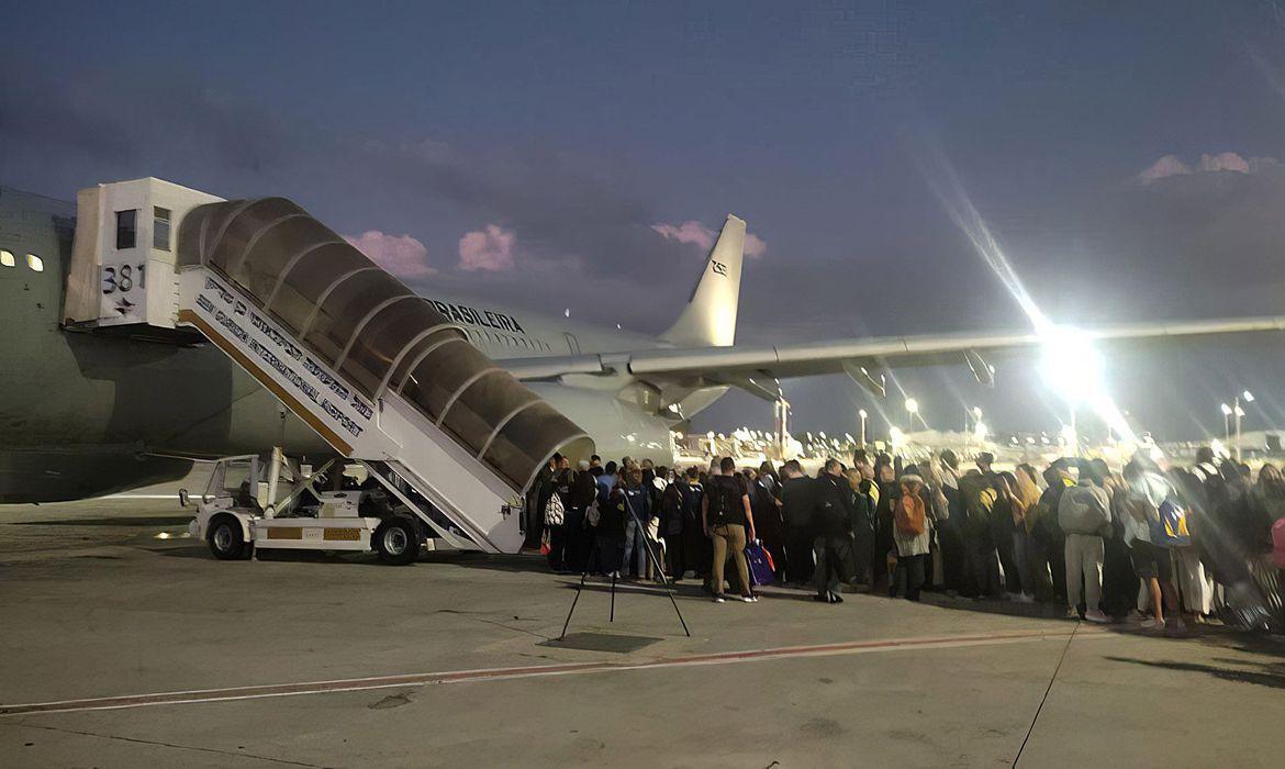 Aeronave voará direto para Brasília