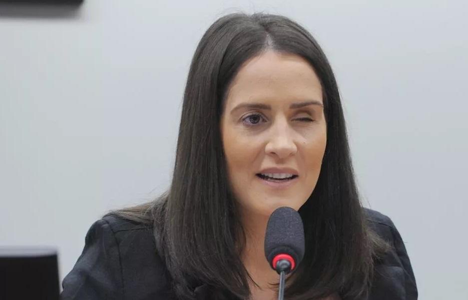 Deputada Amália Barros
