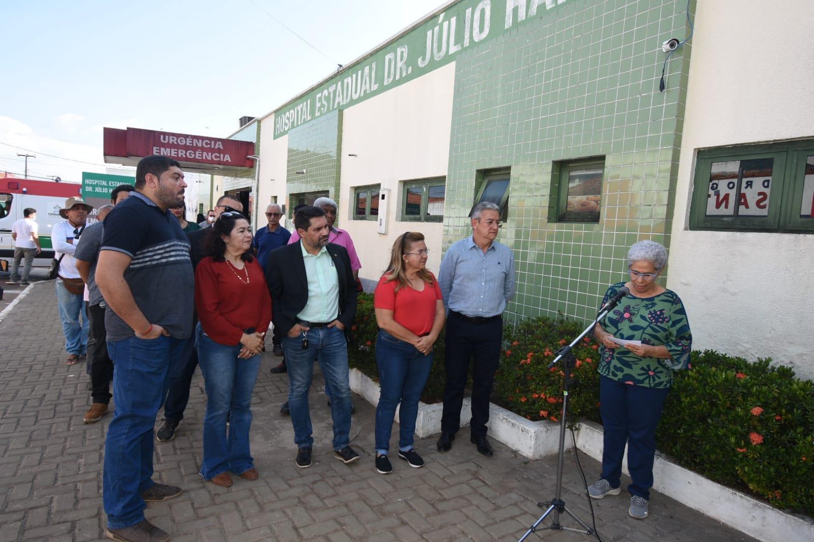 Governadora entrega ambulância em Esperantina