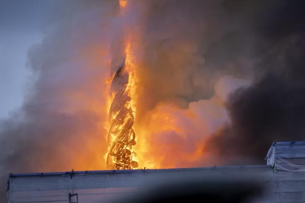 Torre de prédio histórico de Copenhague