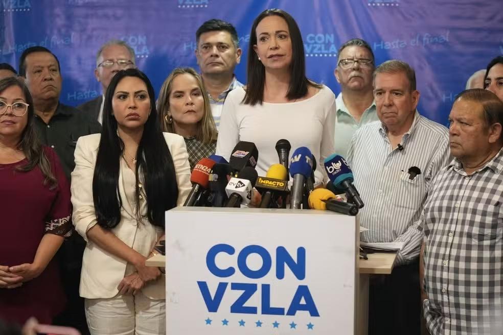 Maria Corina Machado durante campanha de Edmundo González