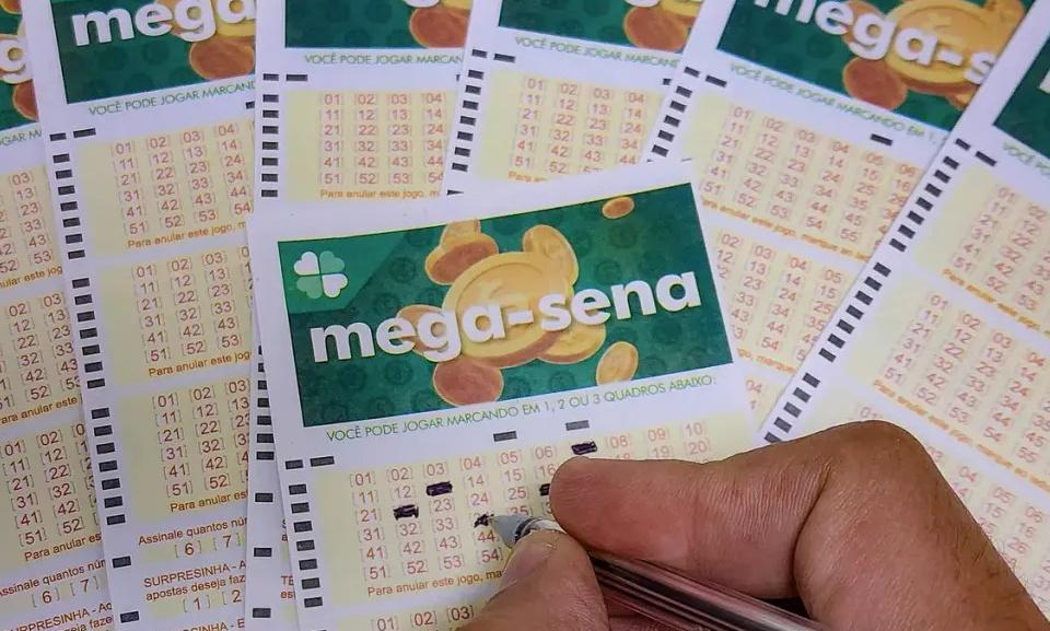 Ao todo, 33 apostas acertaram cinco números e receberam valores semelhantes, pouco acima de R$ 30 mil cada