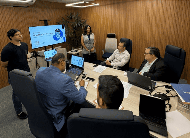 Apresentação presencial de uma das propostas.
