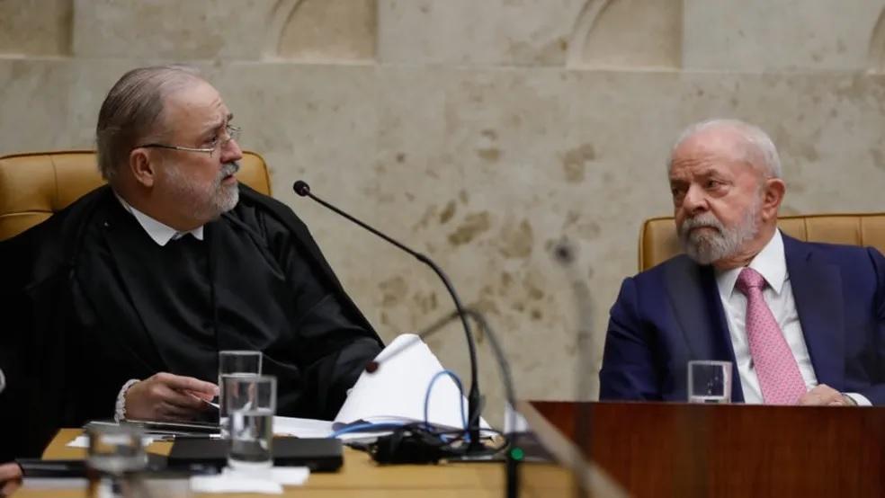 O procurador-geral da República Augusto Aras e o presidente Lula durante sessão no STF